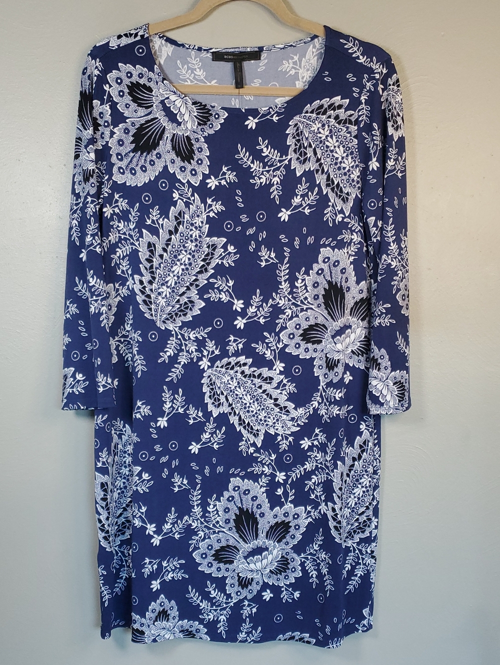 NWT BCBGMaxAzria "Noely" Navy & White Floral Long-Sleeve Shift Dress. M